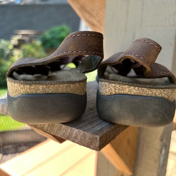 KEEN sandals womens 8.5. Brown back strap - Picture 6 of 6